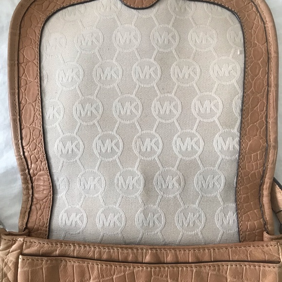 Micheal Kors saddle bag, croc embossed. - Picture 3 of 5